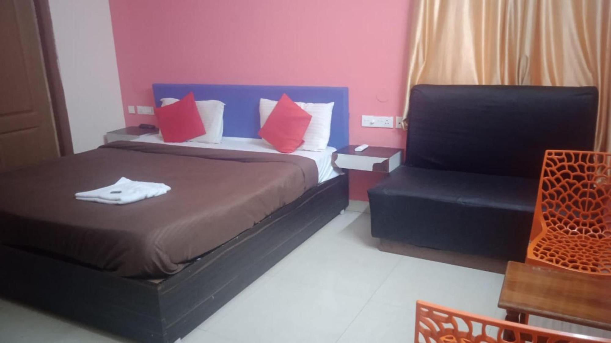 Goroomgo Blue Bell Bhubaneswar - Well Decorated Room -Wifi And Parking Facilities Available Exteriör bild
