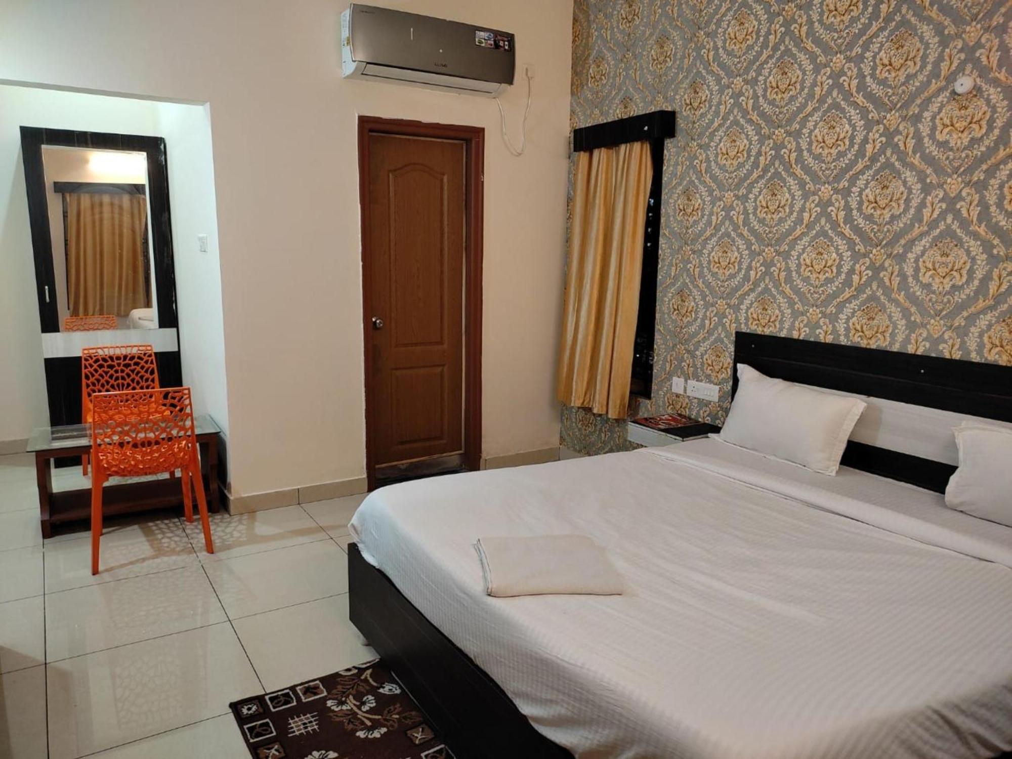 Goroomgo Blue Bell Bhubaneswar - Well Decorated Room -Wifi And Parking Facilities Available Exteriör bild