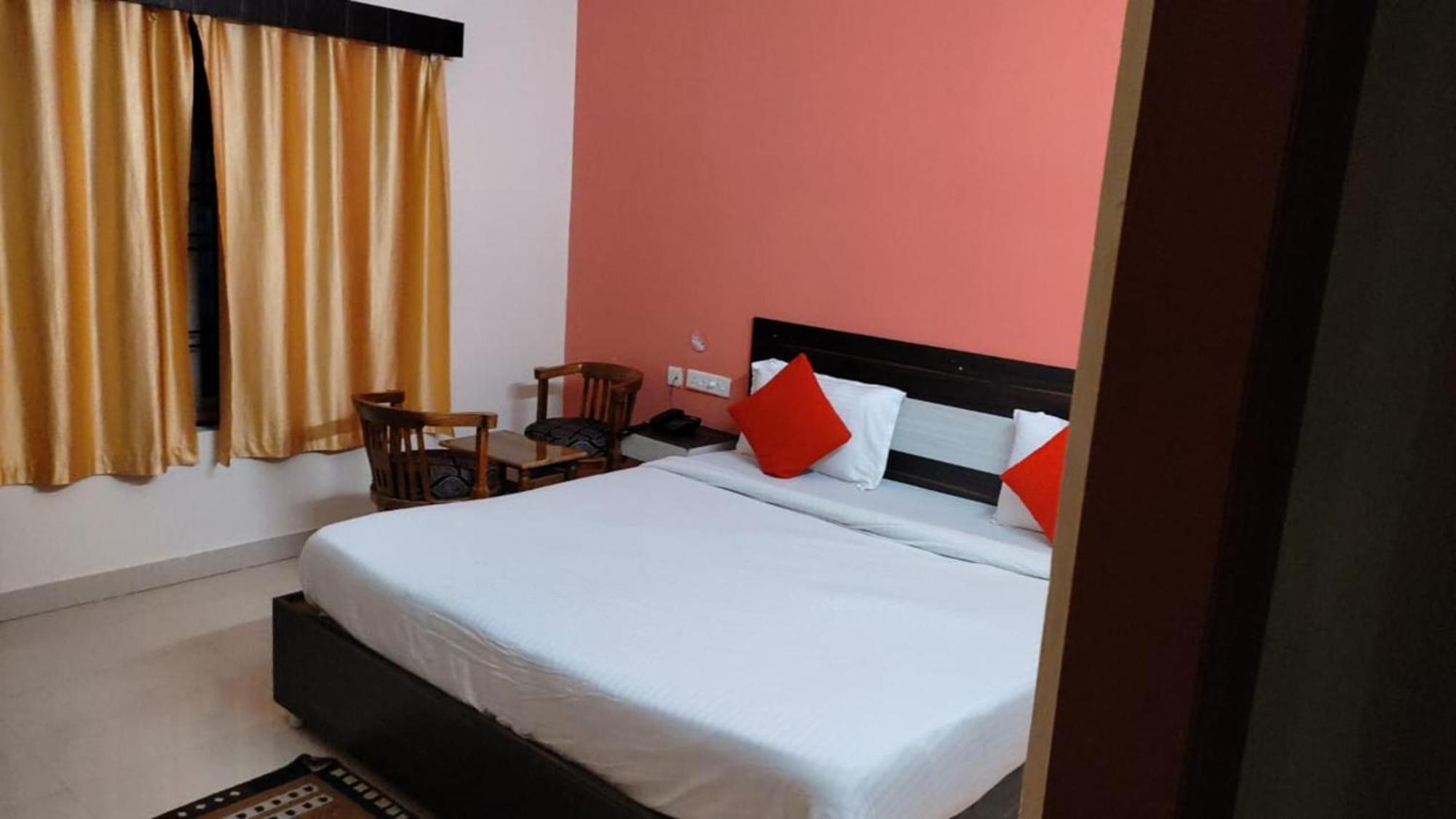 Goroomgo Blue Bell Bhubaneswar - Well Decorated Room -Wifi And Parking Facilities Available Exteriör bild