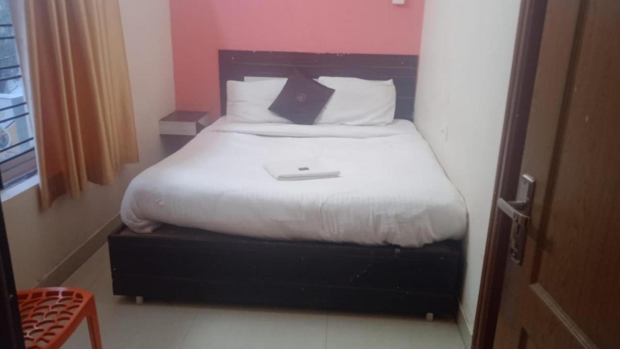 Goroomgo Blue Bell Bhubaneswar - Well Decorated Room -Wifi And Parking Facilities Available Exteriör bild