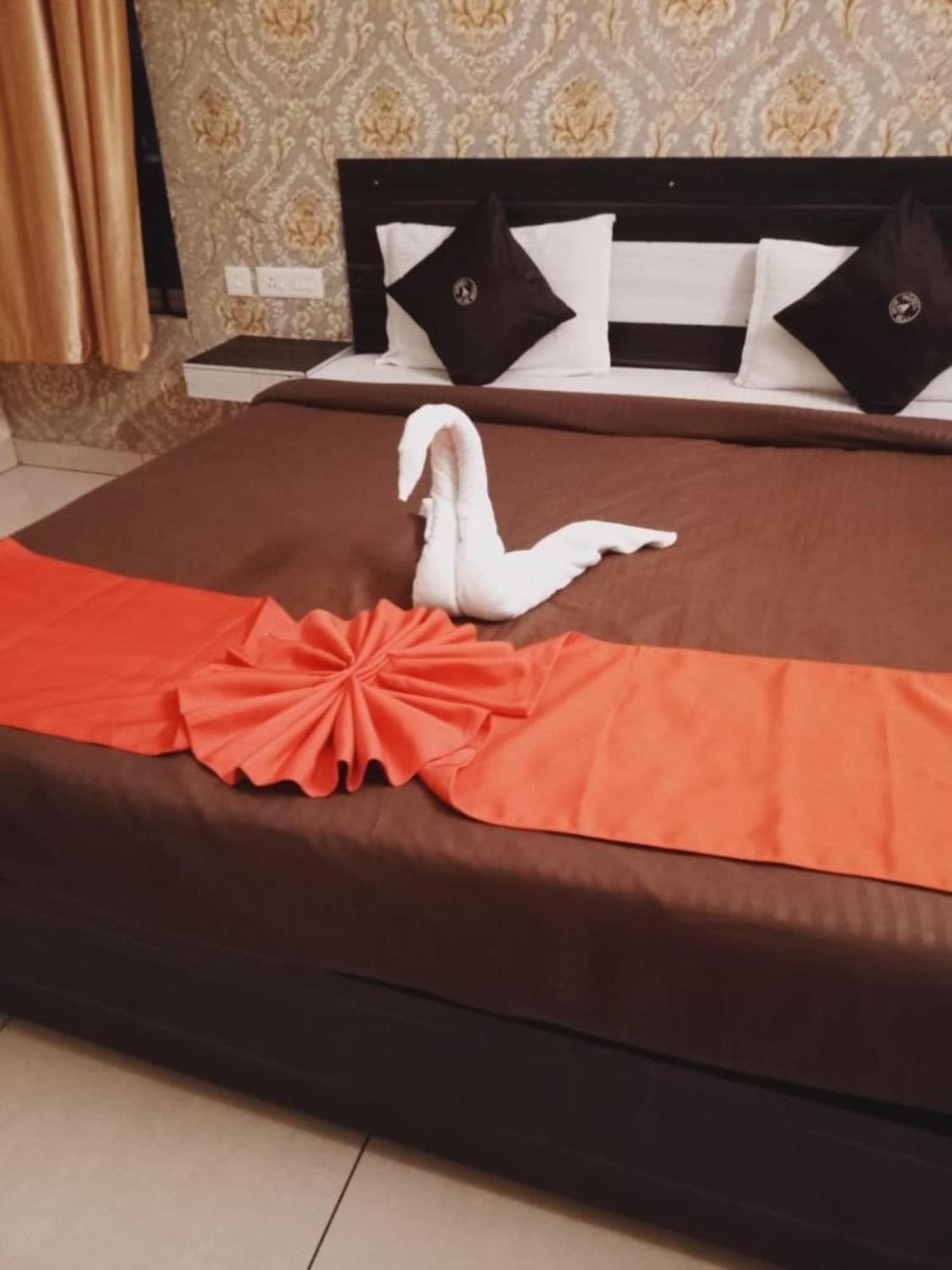 Goroomgo Blue Bell Bhubaneswar - Well Decorated Room -Wifi And Parking Facilities Available Exteriör bild