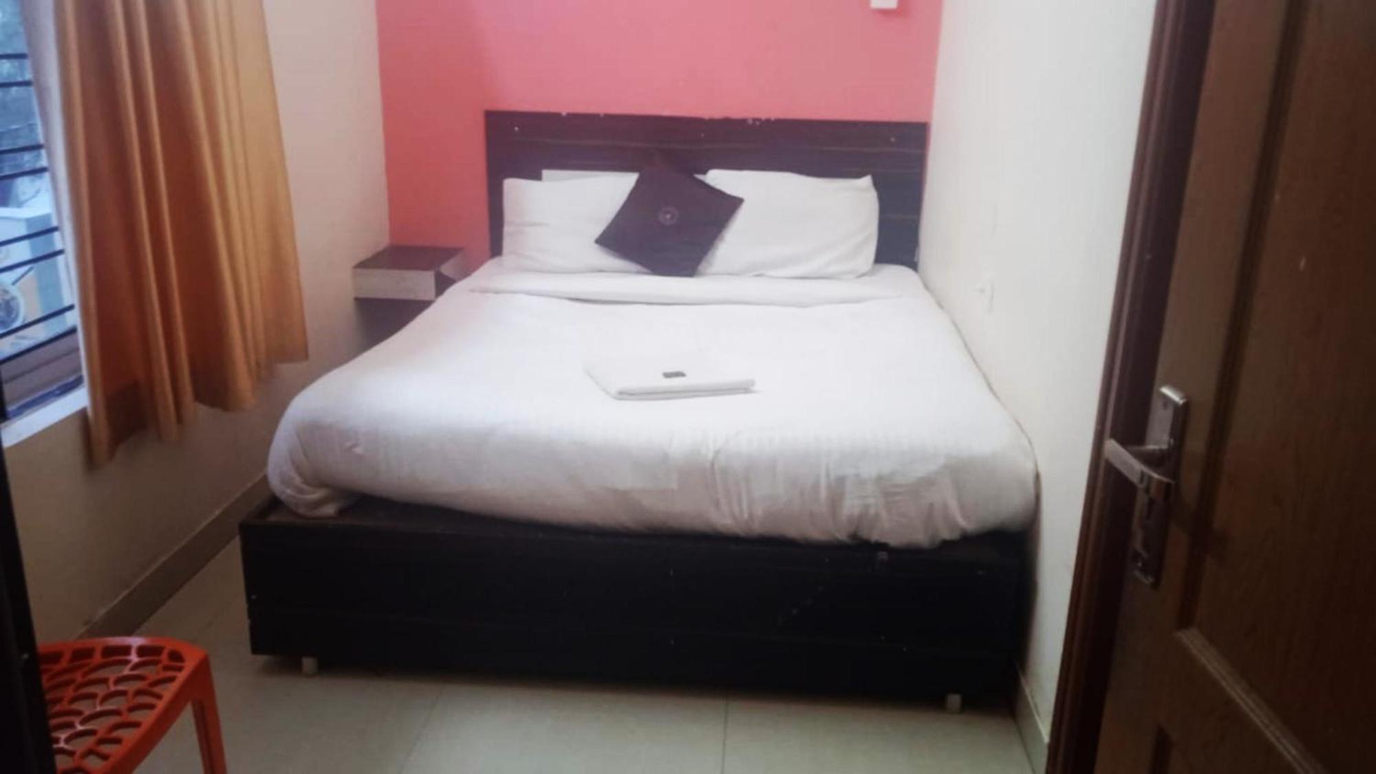Goroomgo Blue Bell Bhubaneswar - Well Decorated Room -Wifi And Parking Facilities Available Exteriör bild