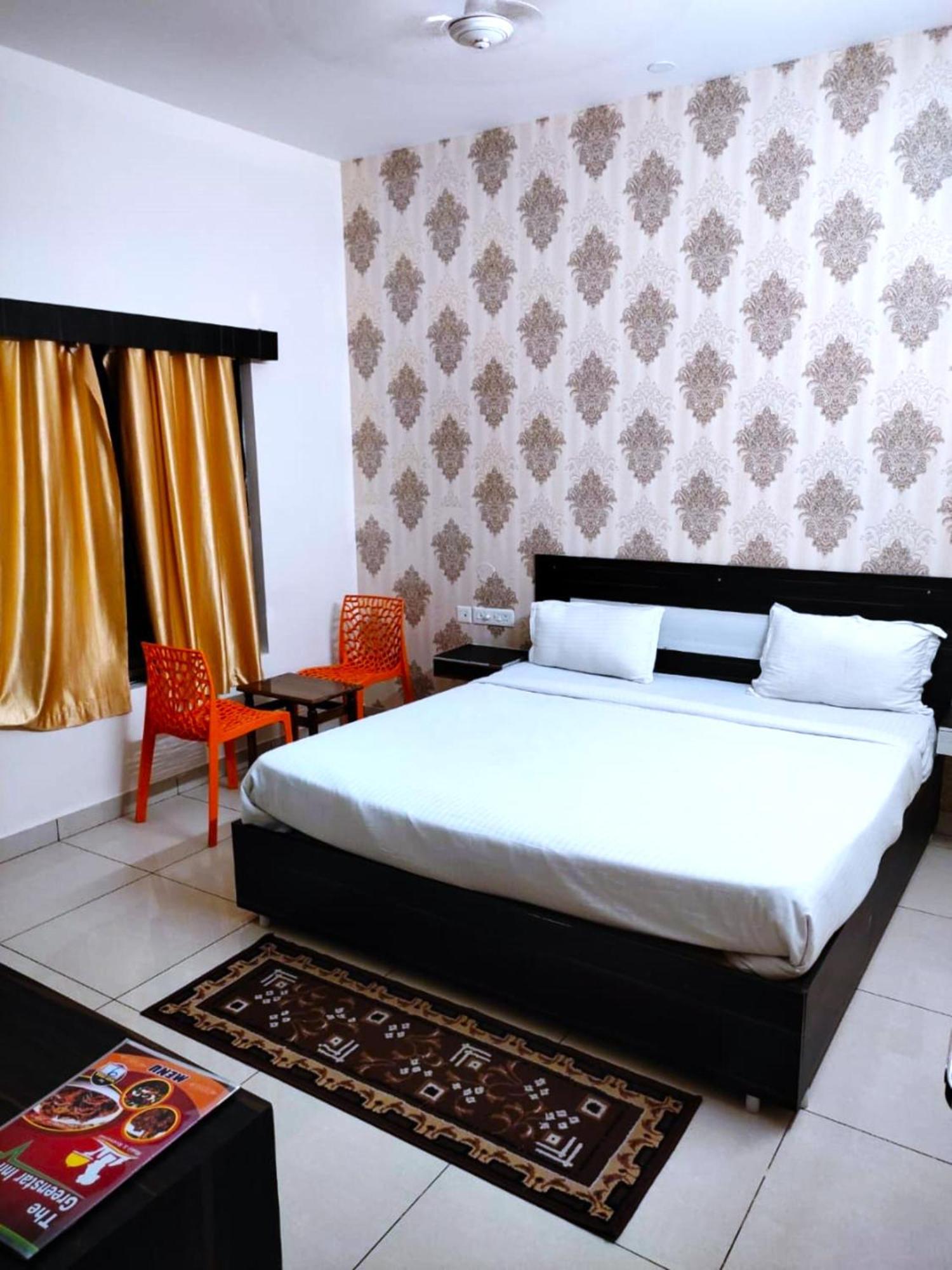 Goroomgo Blue Bell Bhubaneswar - Well Decorated Room -Wifi And Parking Facilities Available Exteriör bild