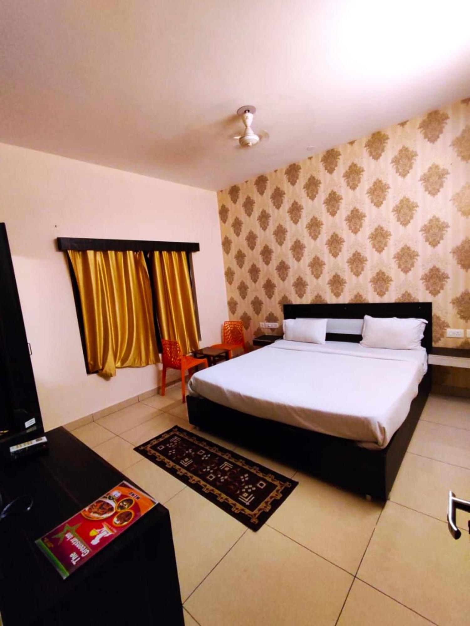 Goroomgo Blue Bell Bhubaneswar - Well Decorated Room -Wifi And Parking Facilities Available Exteriör bild
